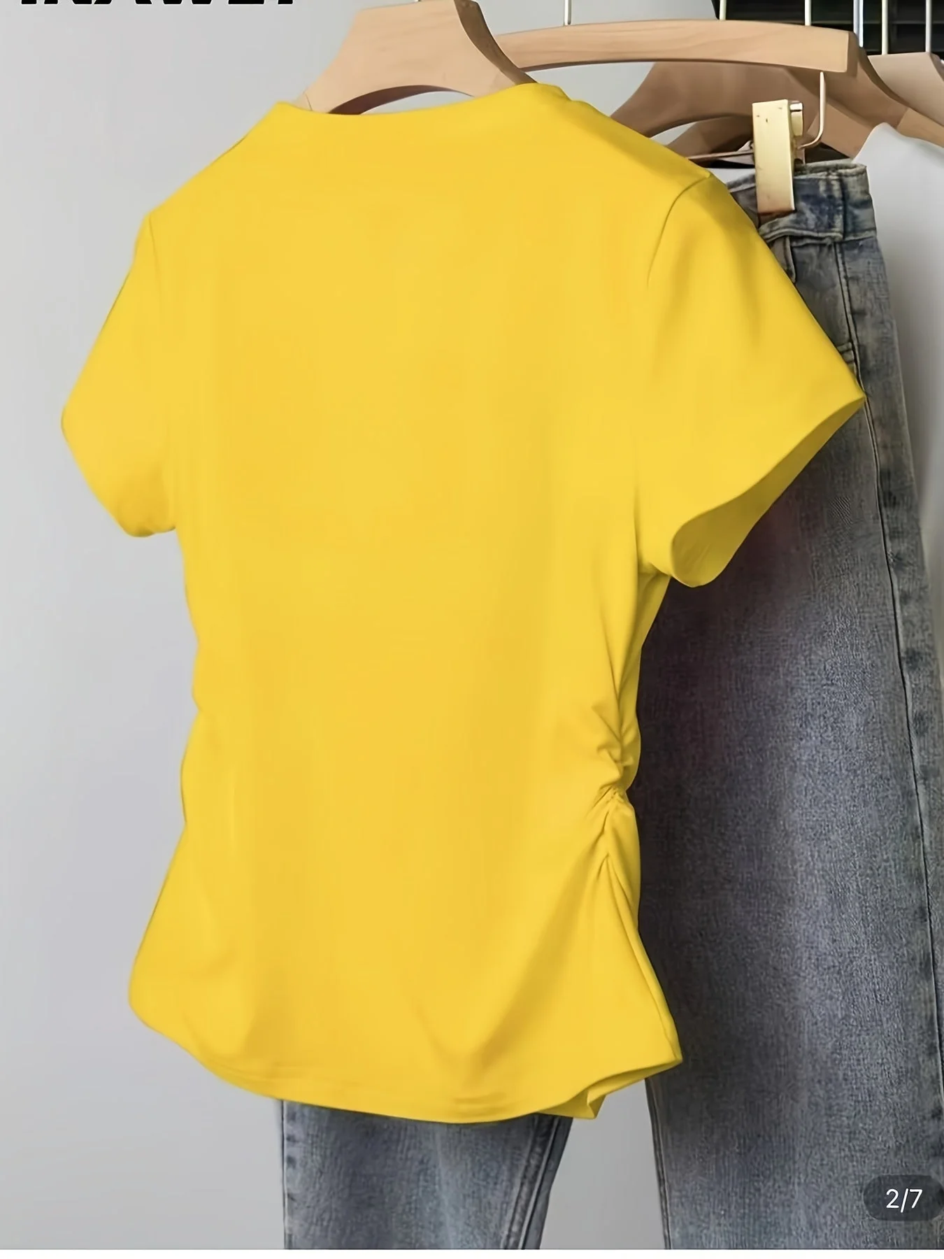T-shirt femme coupe ajustée motif cœur style décontracté et tendance - Image 7