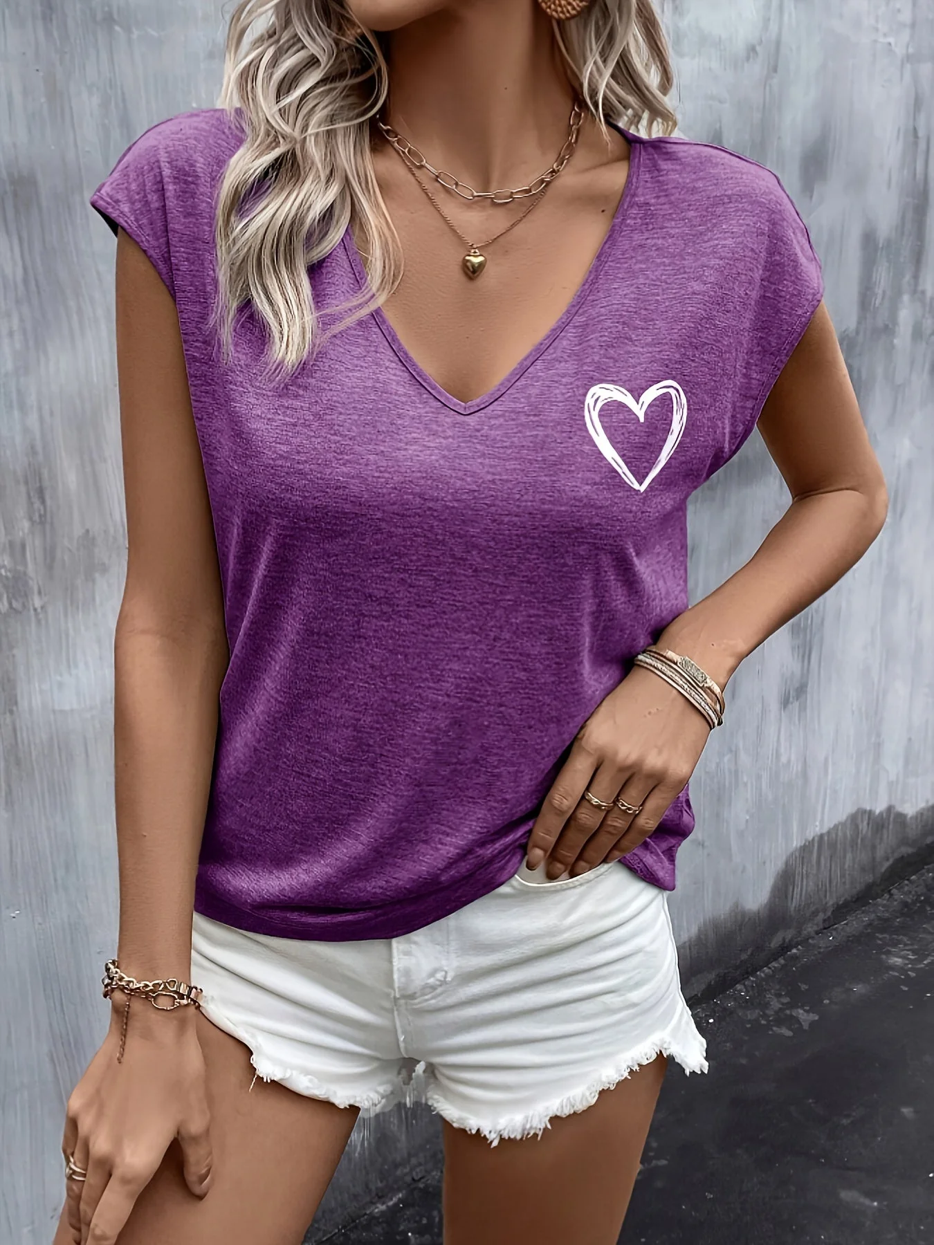 T-shirt Femme Décontracté à Col V Motif Cœur Style Estival - Image 4