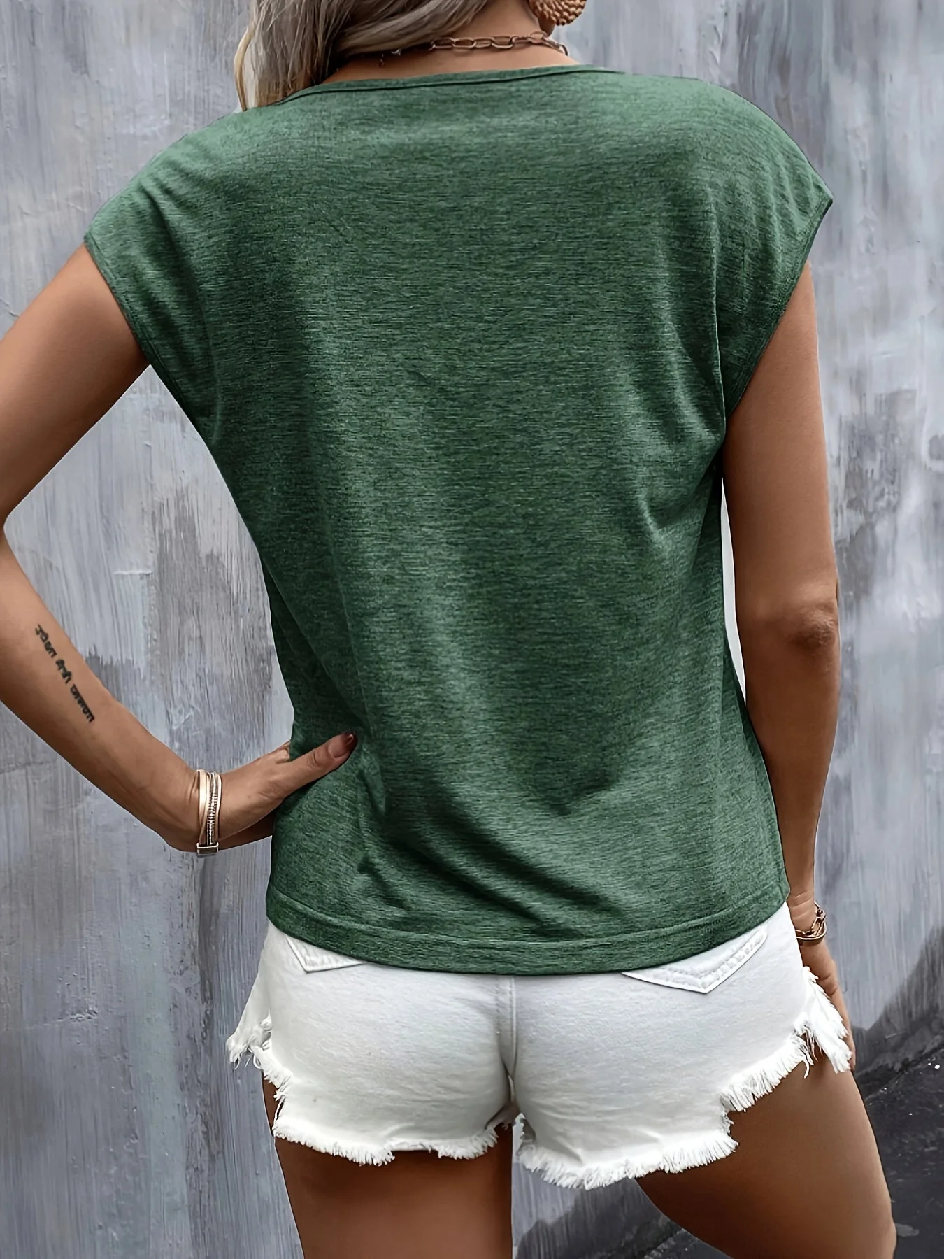 T-shirt Femme Décontracté à Col V Motif Cœur Style Estival - Image 8