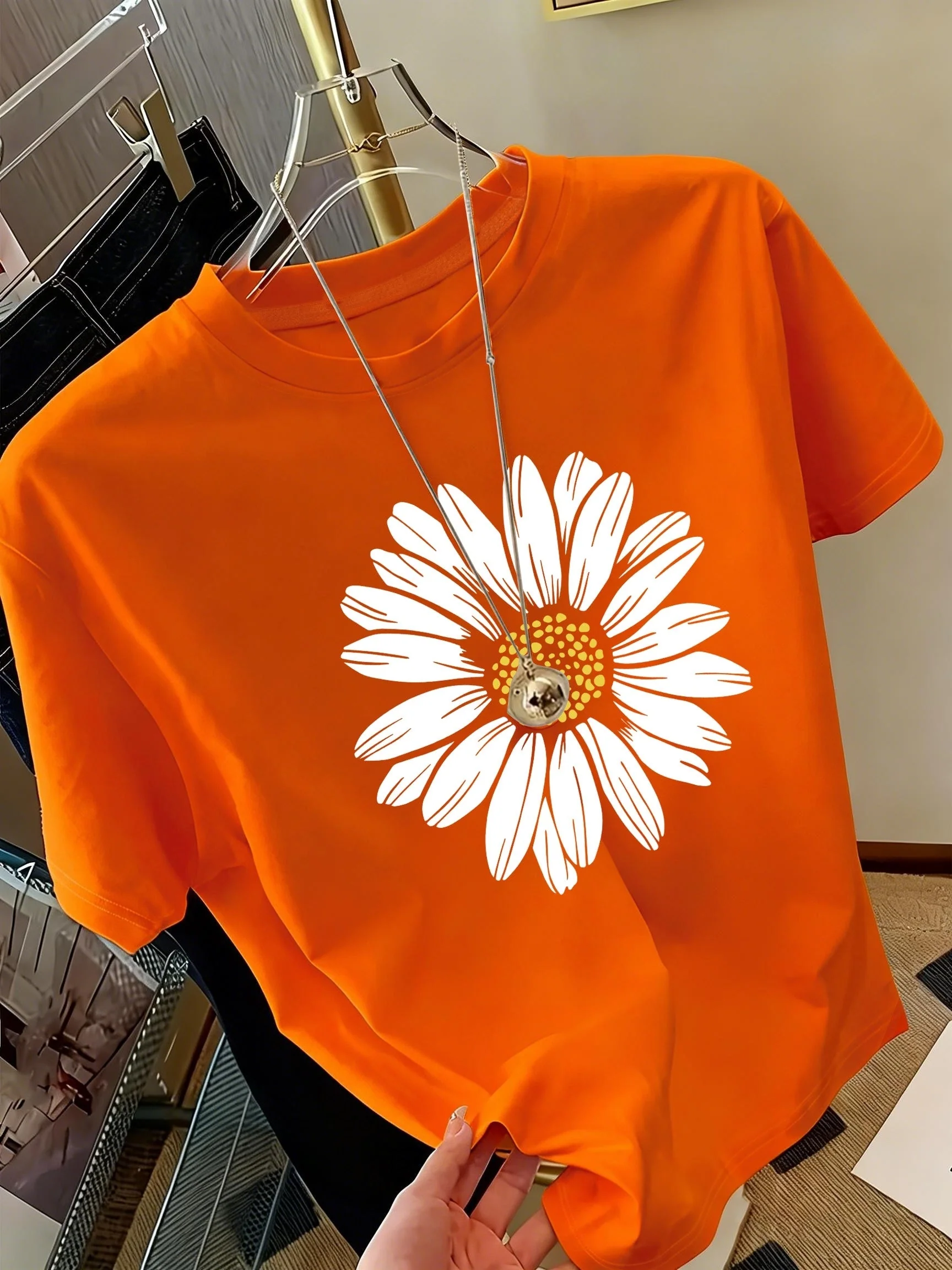 T-shirt femme décontracté motif marguerite pour look estival et tendance - Image 8