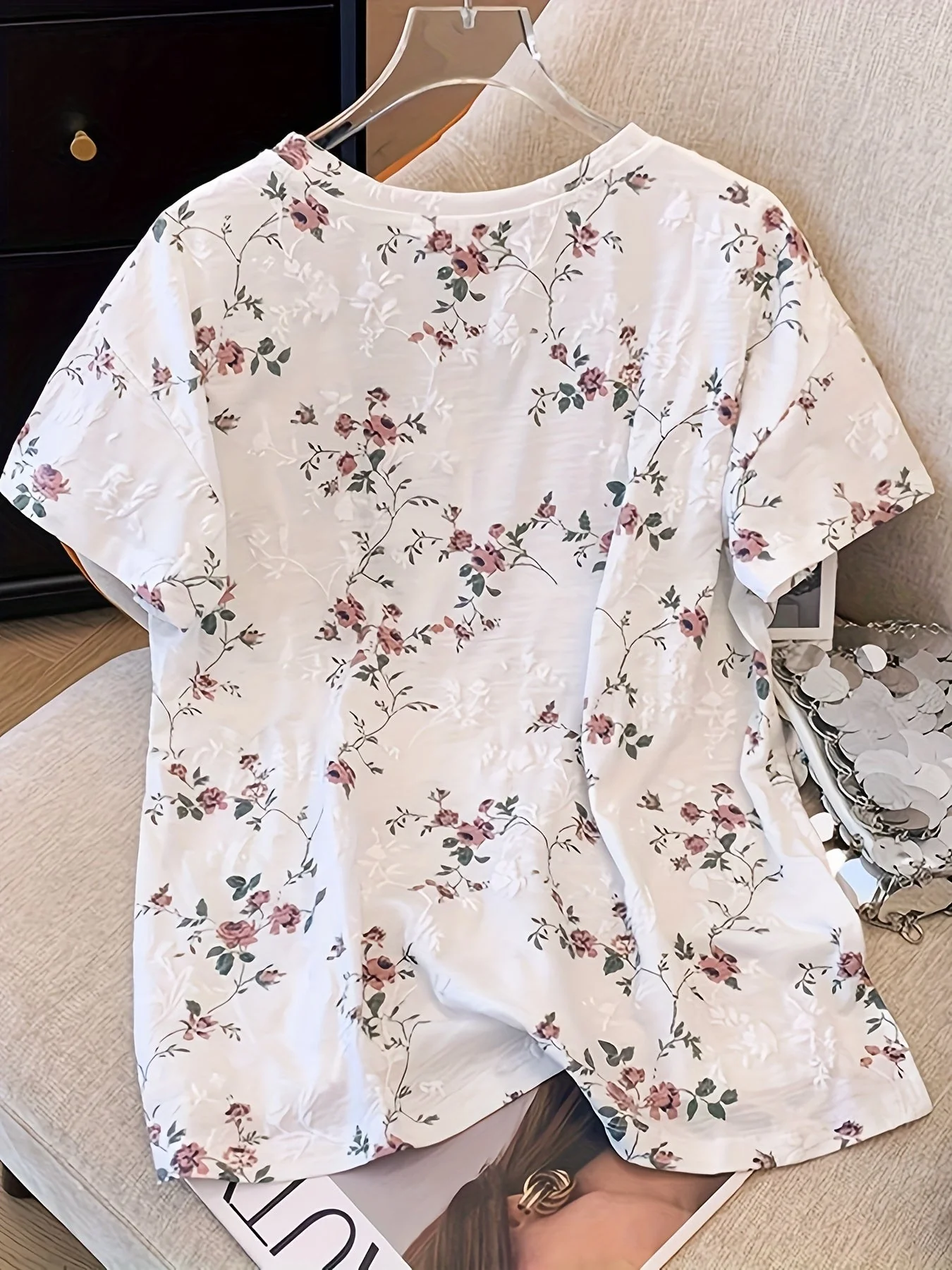 T-shirt femme à manches courtes style chic avec motif floral – Idéal pour le printemps et l'été - Image 2