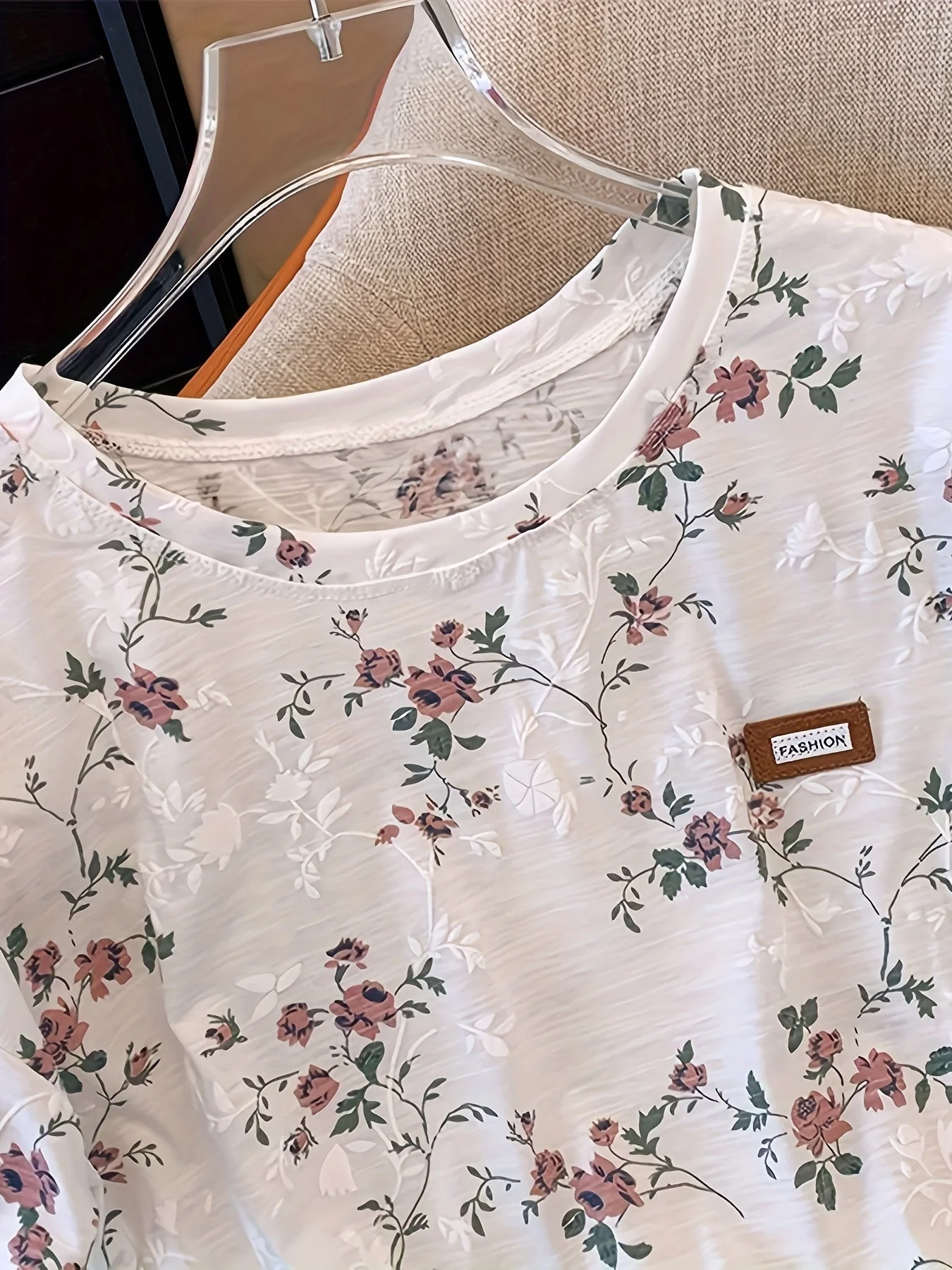 T-shirt femme à manches courtes style chic avec motif floral – Idéal pour le printemps et l'été - Image 4
