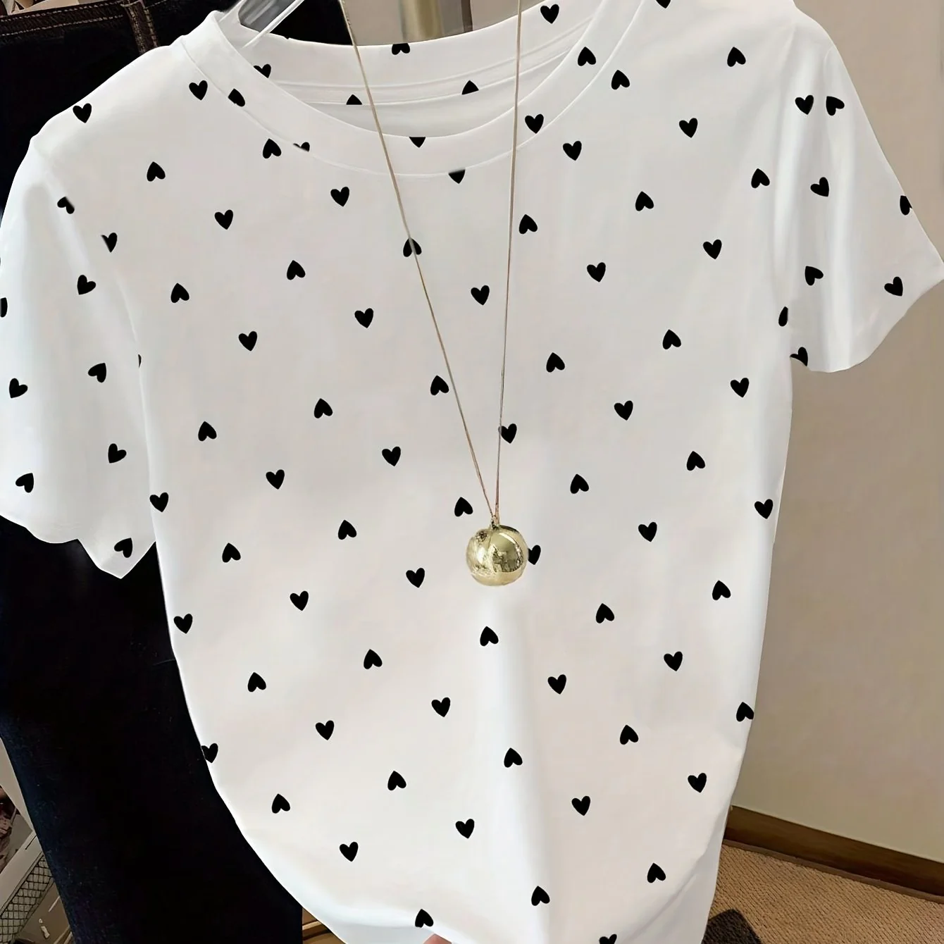 T-shirt femme à pois style élégant pour un look décontracté chic - Image 10