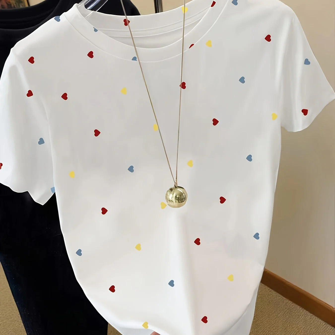 T-shirt femme à pois style élégant pour un look décontracté chic - Image 11