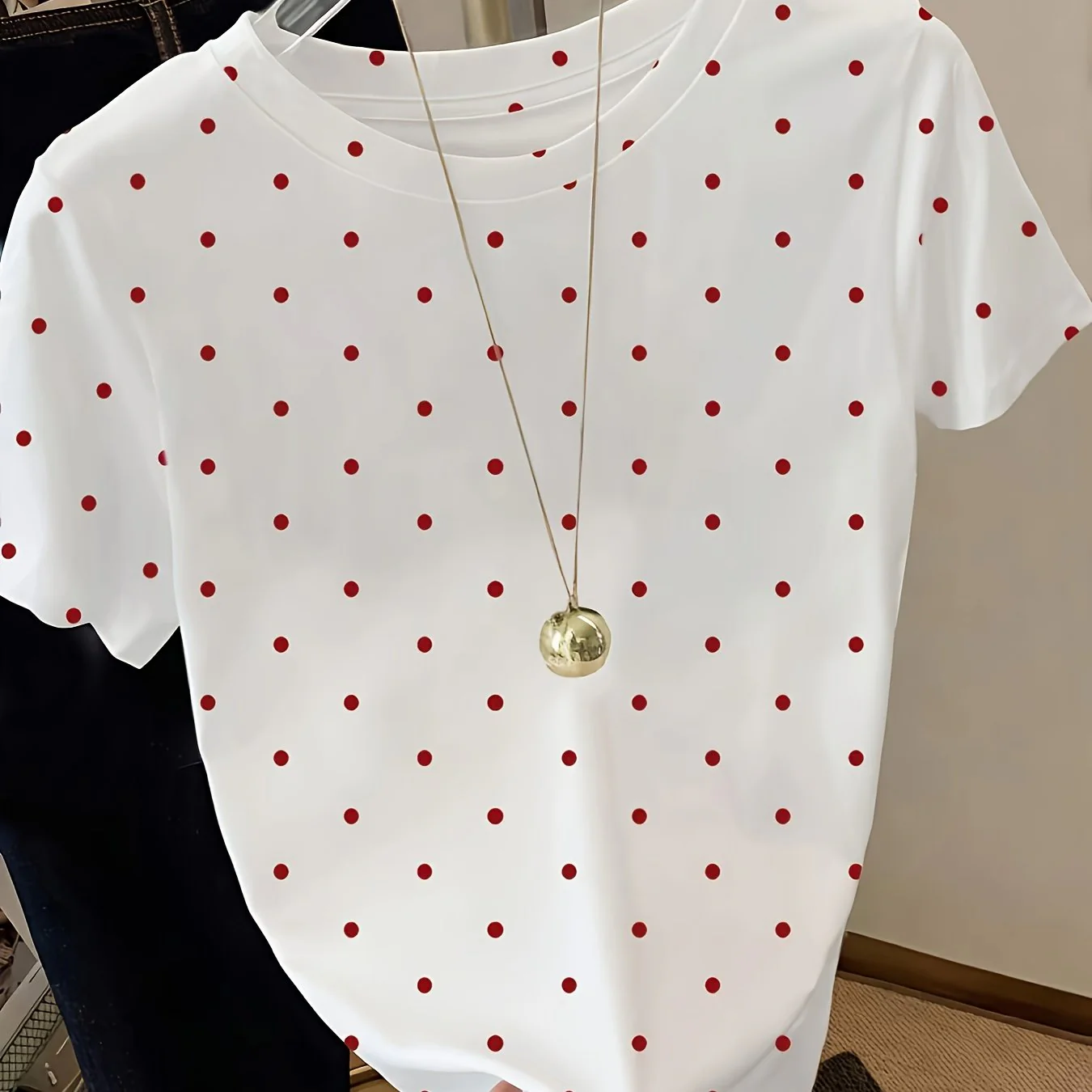 T-shirt femme à pois style élégant pour un look décontracté chic - Image 13