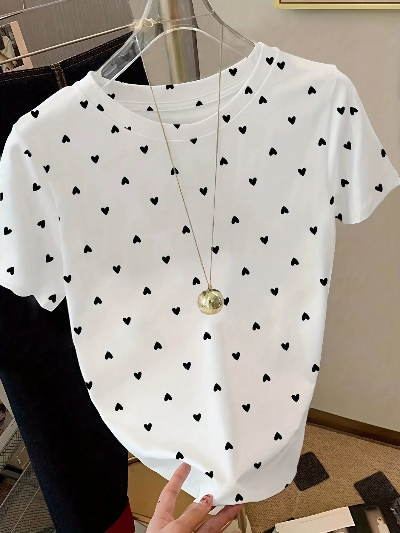 T-shirt femme à pois style élégant pour un look décontracté chic - Image 2