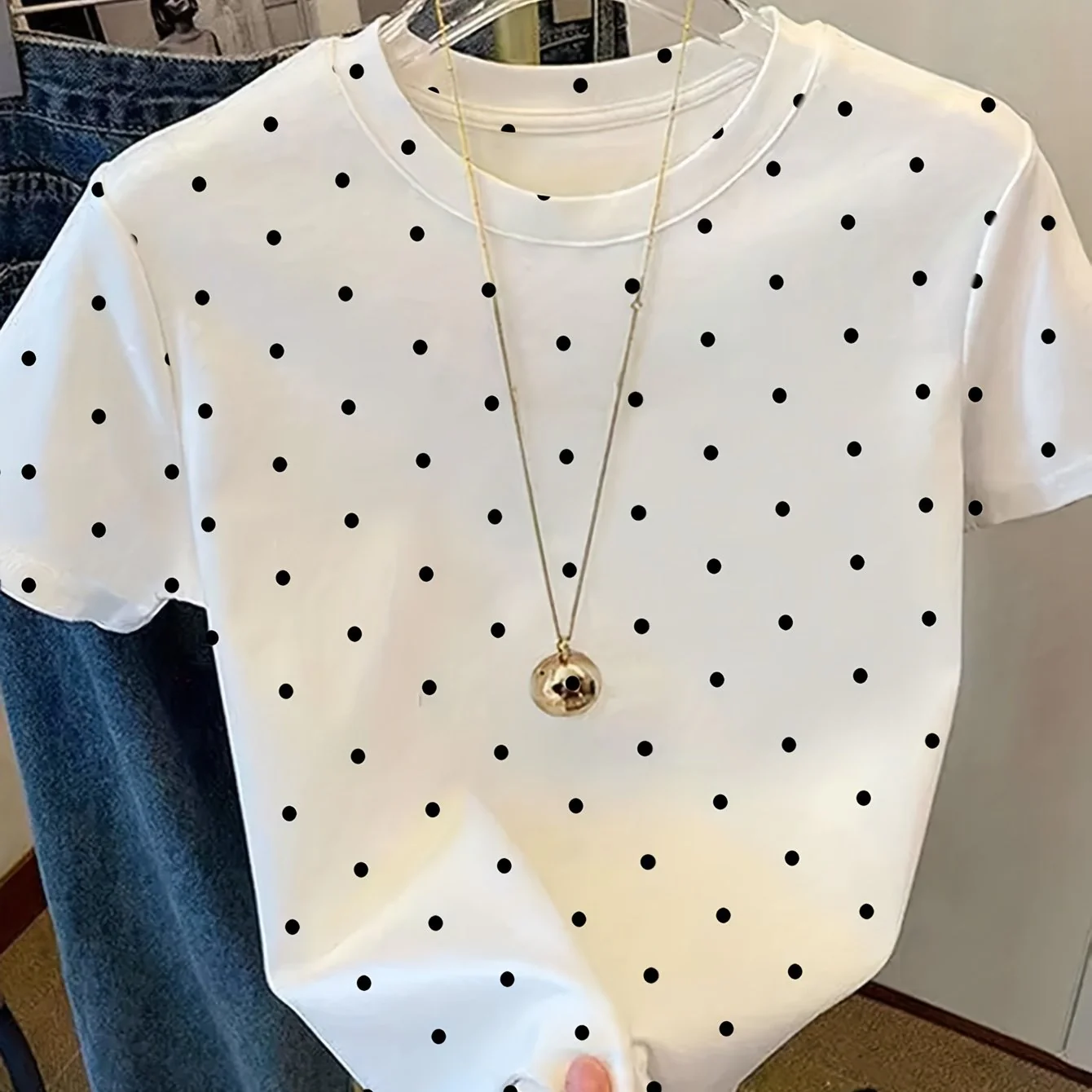 T-shirt femme à pois style élégant pour un look décontracté chic - Image 9