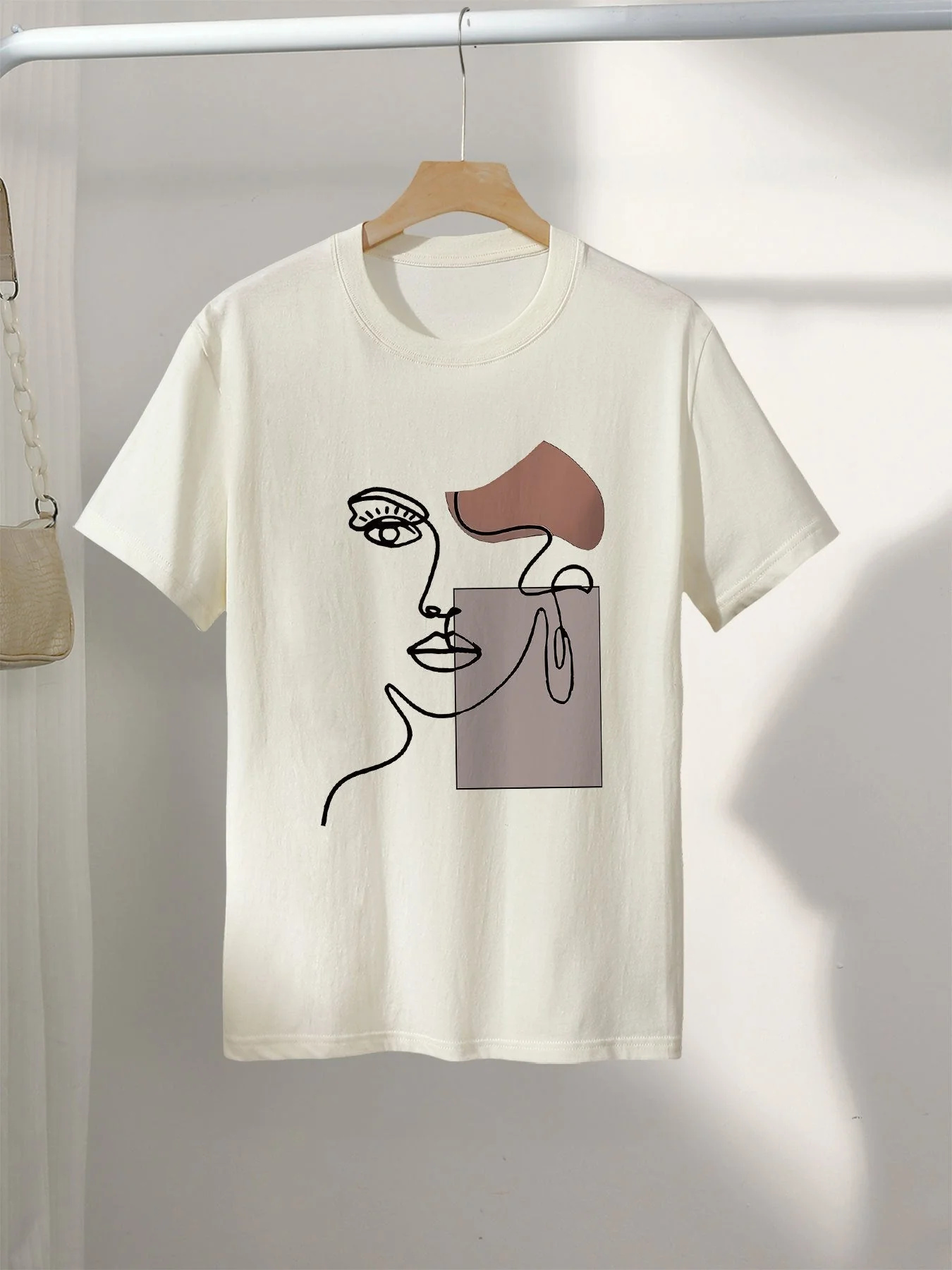 T-shirt Femme Style Art Moderne Visage Abstrait – Casual et Tendance - Image 2
