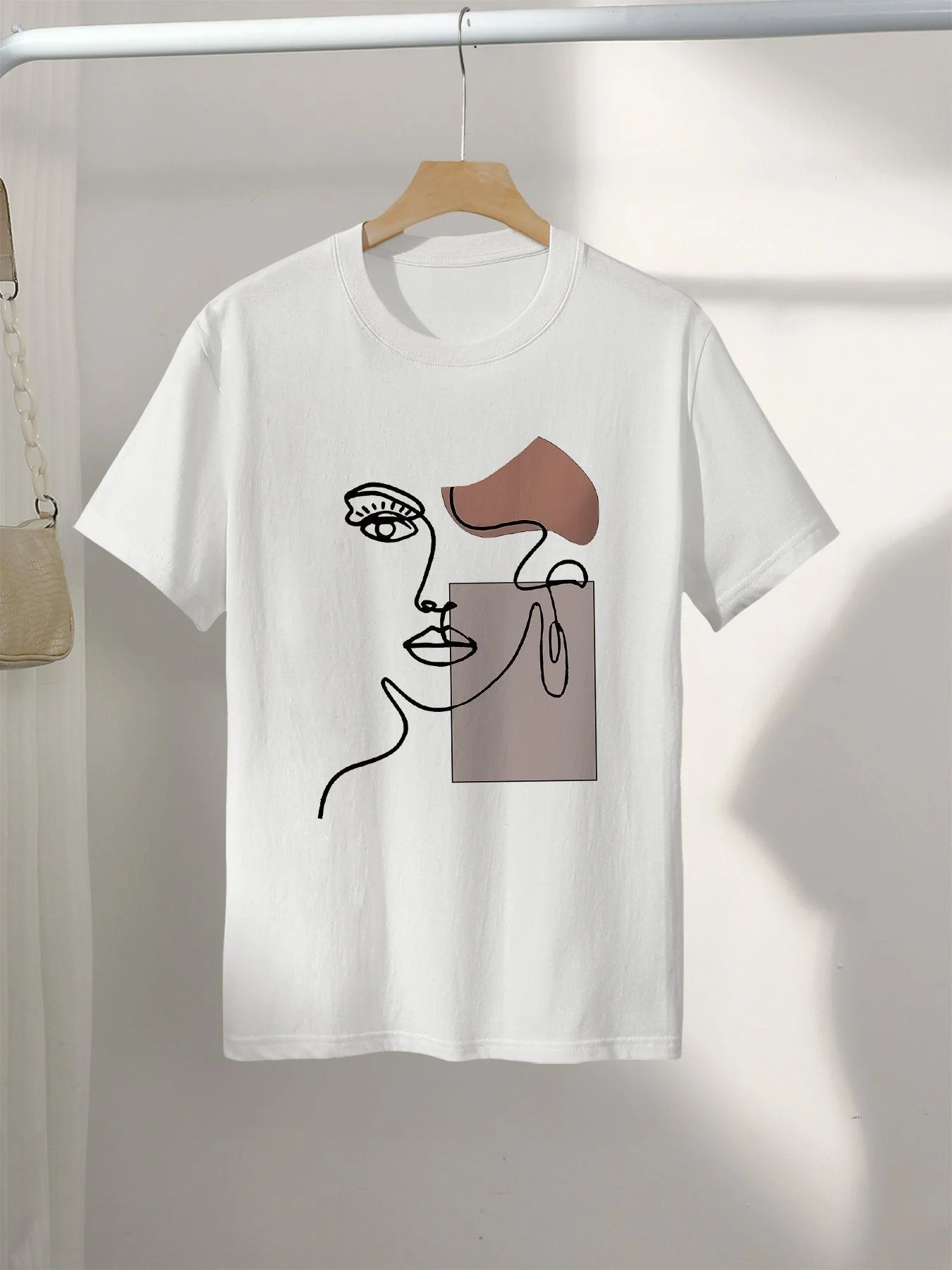T-shirt Femme Style Art Moderne Visage Abstrait – Casual et Tendance - Image 3