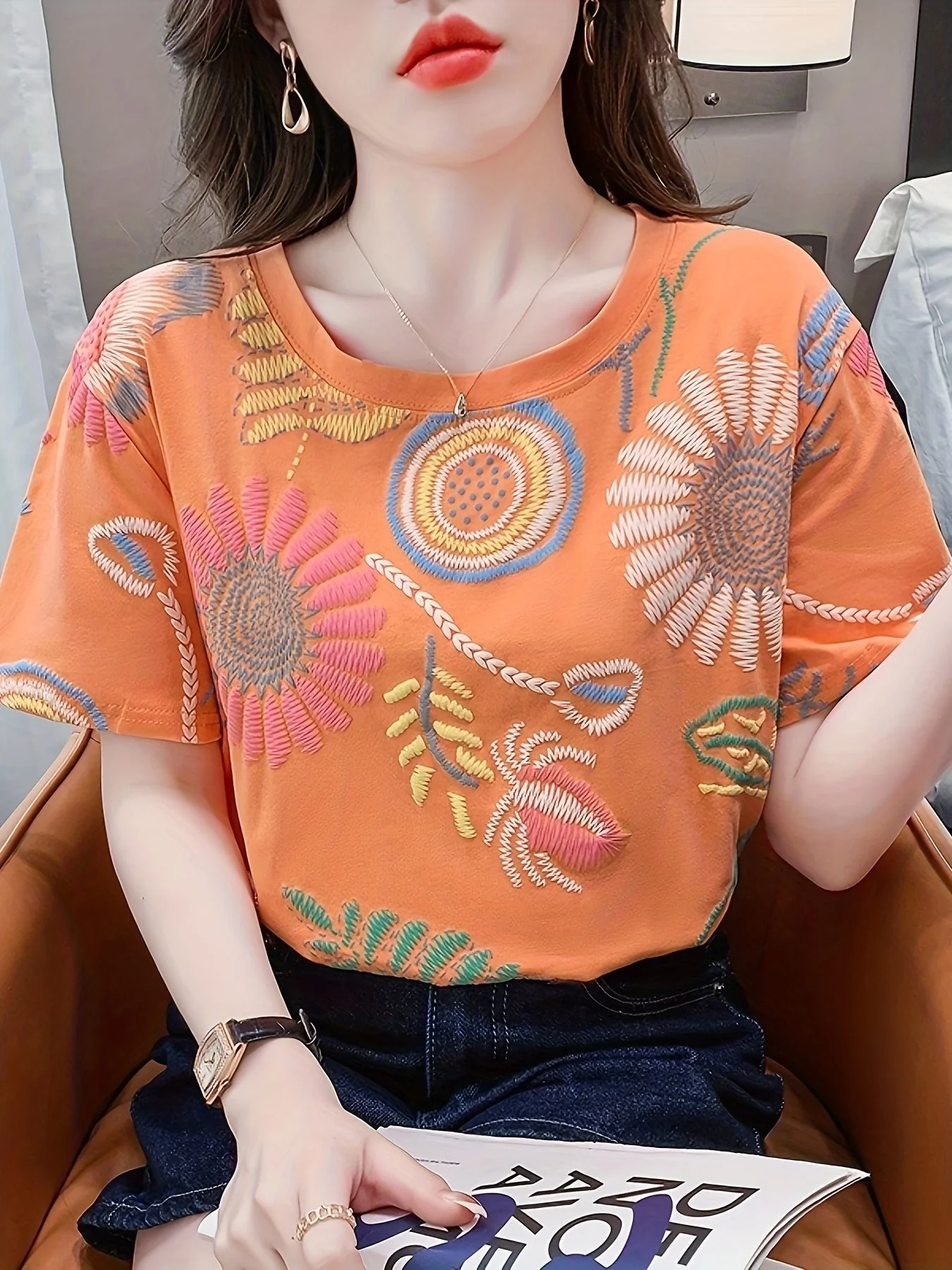 T-shirt femme style chic à motifs brodés géométriques manches courtes pour l'été - Image 4