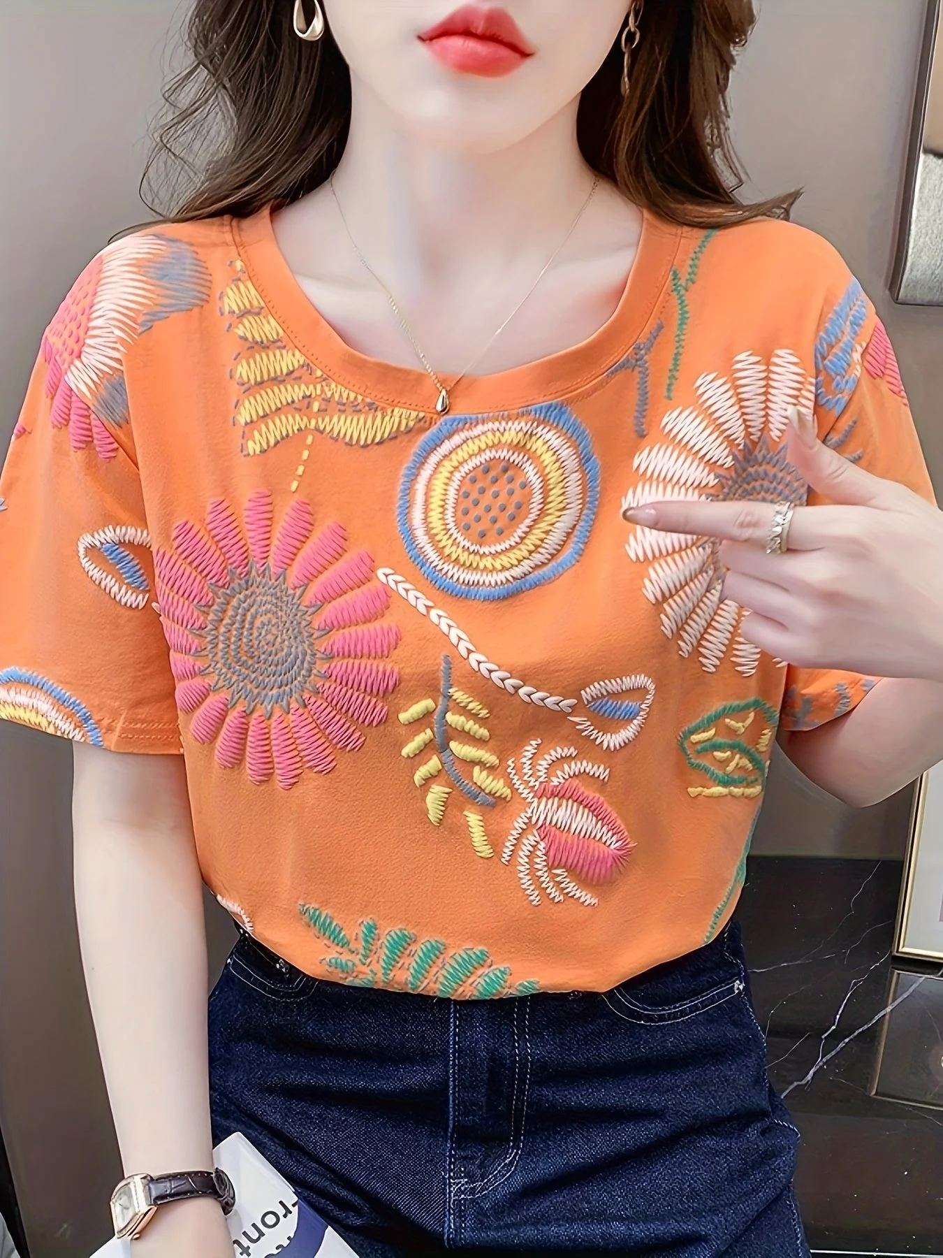 T-shirt femme style chic à motifs brodés géométriques manches courtes pour l'été - Image 5