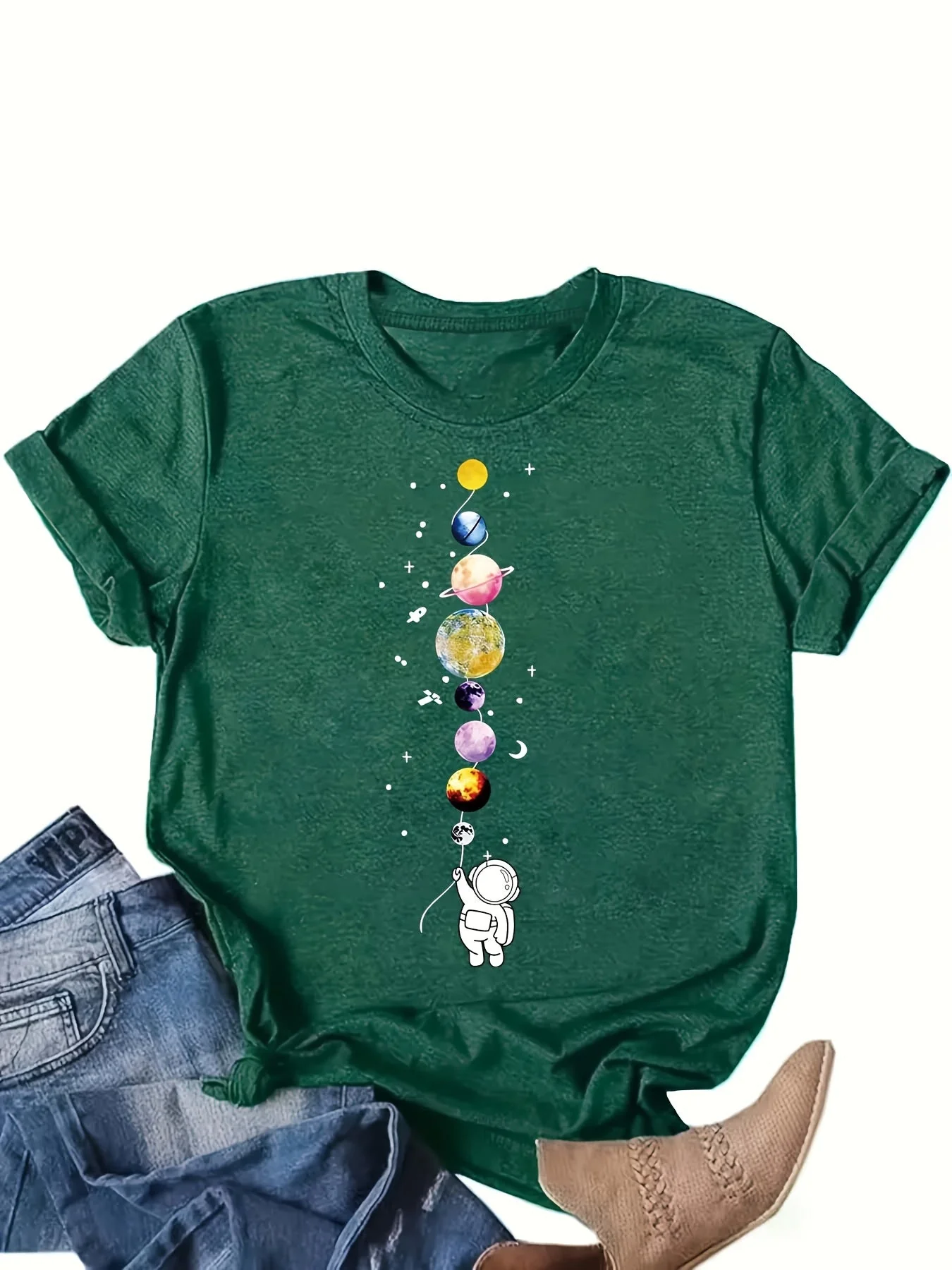 T-shirt femme style décontracté motif astronaute et planètes, inspiration espace, idéal pour les passionnées de science et mode urbaine - Image 3