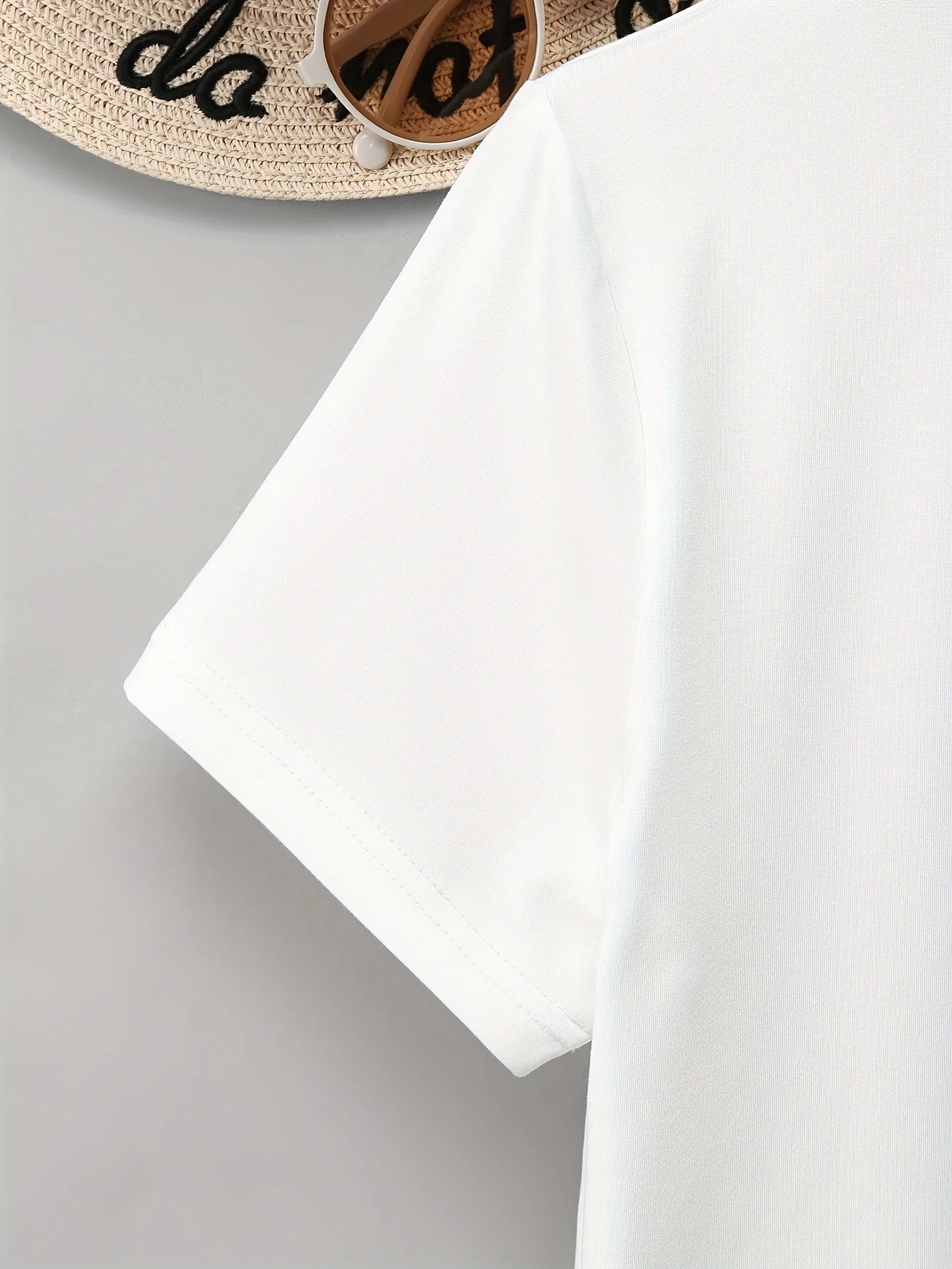 T-shirt femme style décontracté avec motif cœurs scintillants, manches courtes, idéal pour l'été - Image 10