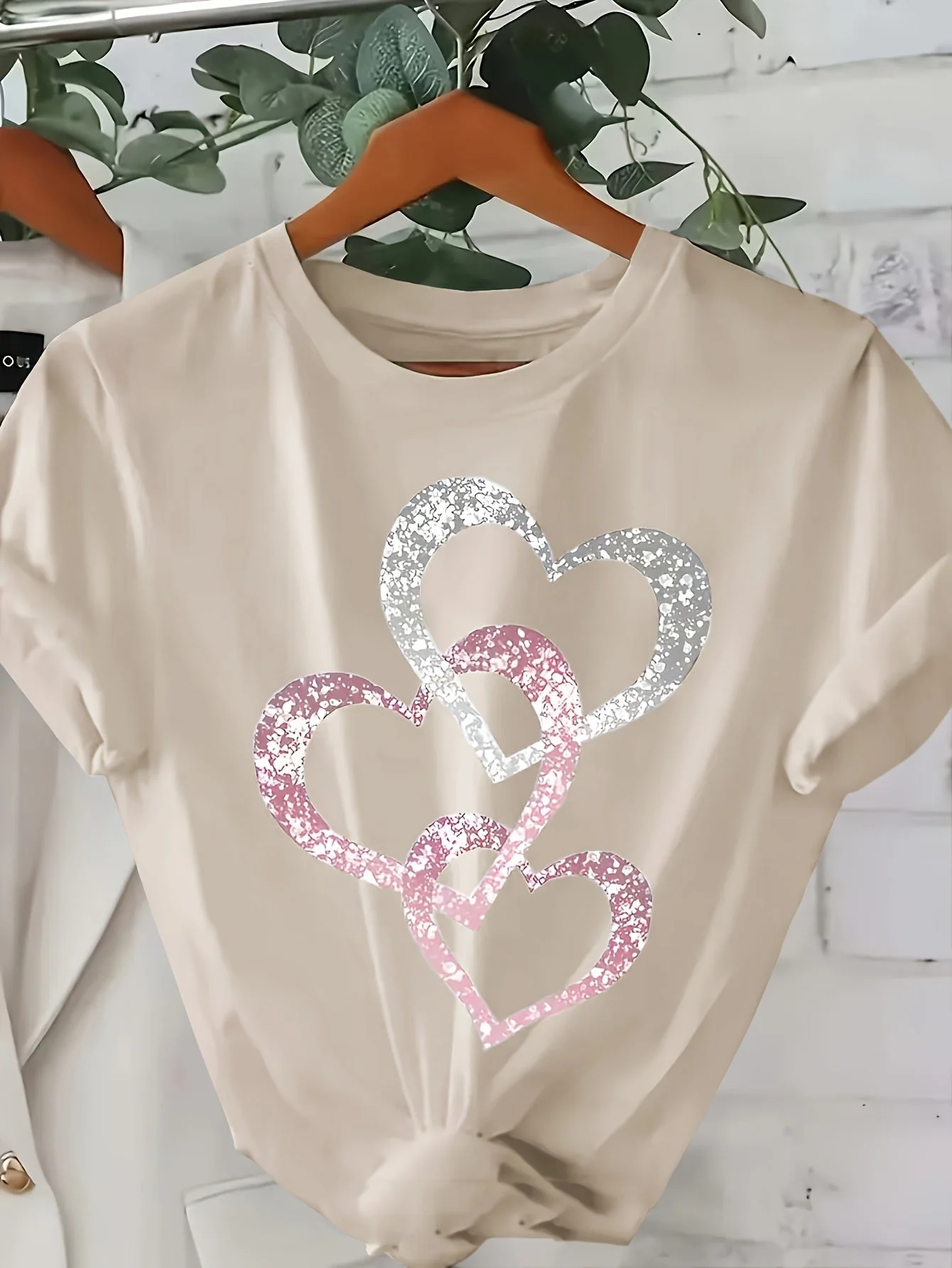 T-shirt femme style décontracté avec motif cœurs scintillants, manches courtes, idéal pour l'été - Image 4