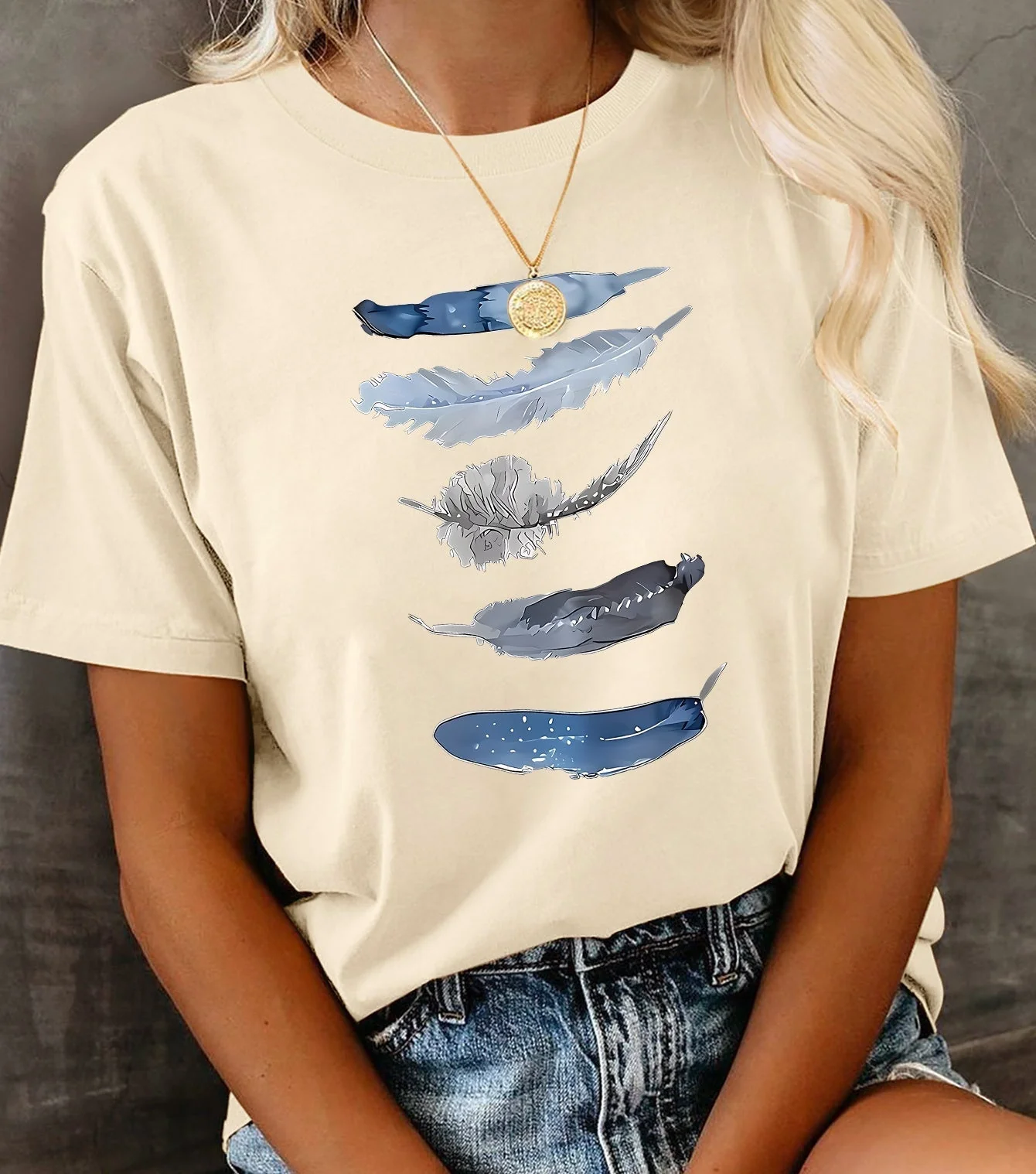 T-shirt Femme Style Décontracté avec Motif Plumes Artisitique – Idéal Pour le Printemps et l'Été - Image 3