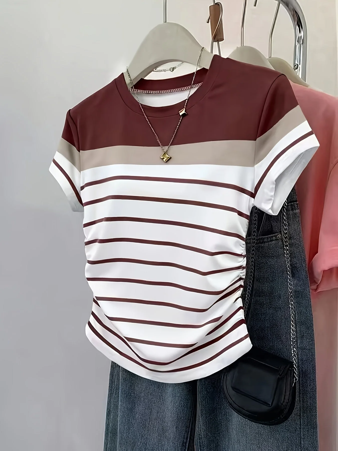 T-shirt pour femme style décontracté à rayures et fronces, manches courtes, col rond, tendance été - Image 4