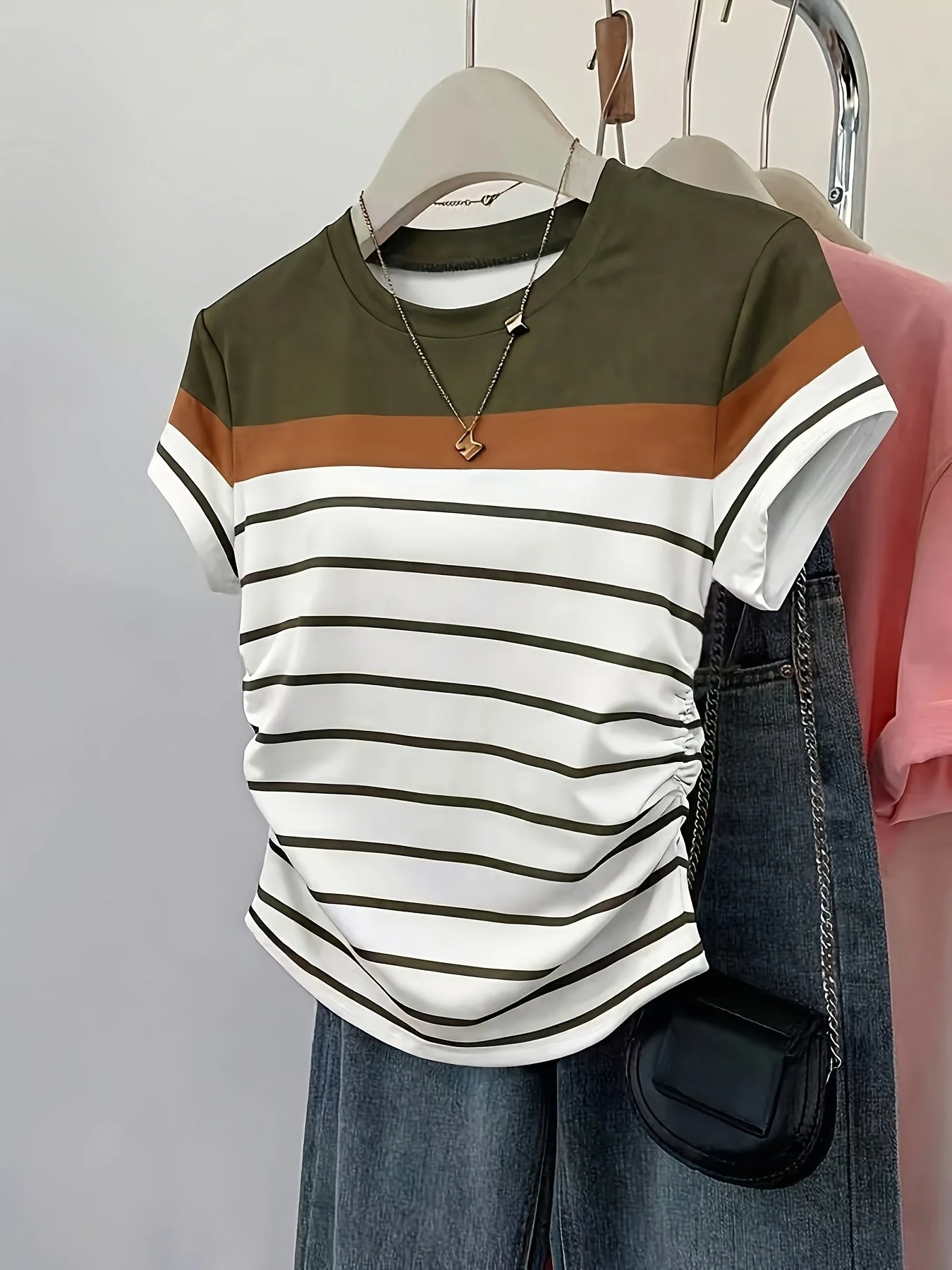 T-shirt pour femme style décontracté à rayures et fronces, manches courtes, col rond, tendance été - Image 5