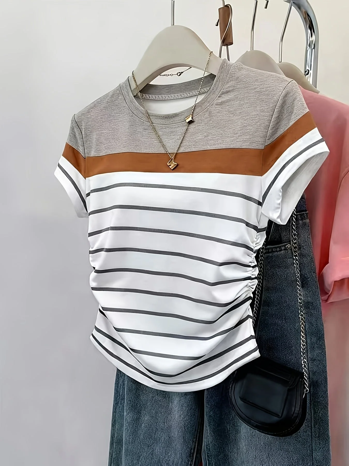 T-shirt pour femme style décontracté à rayures et fronces, manches courtes, col rond, tendance été - Image 6