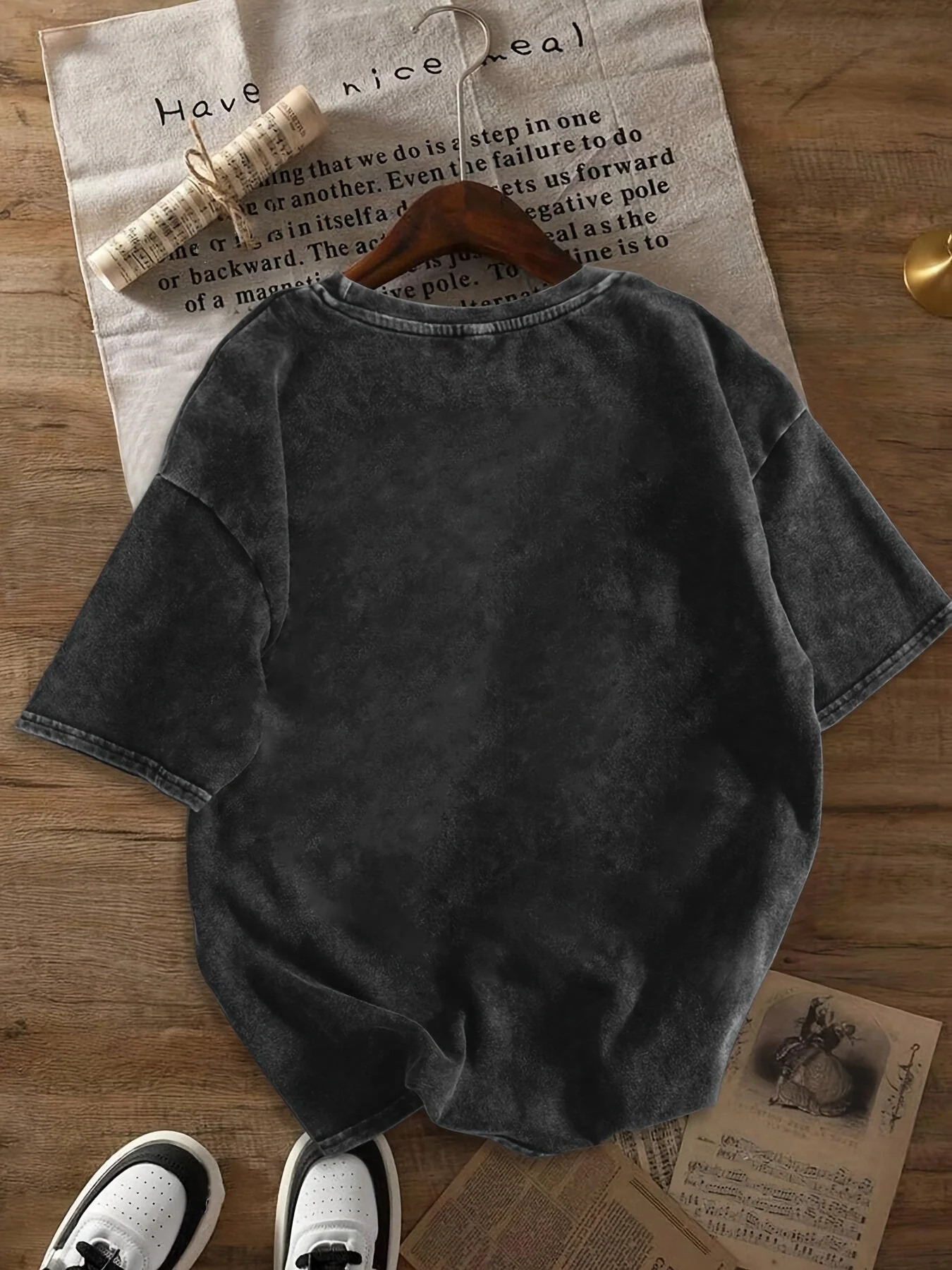 T-shirt Femme Style Vintage avec Chat Mangeant des Nouilles – Graphique Japonais, Décontracté et Original - Image 11