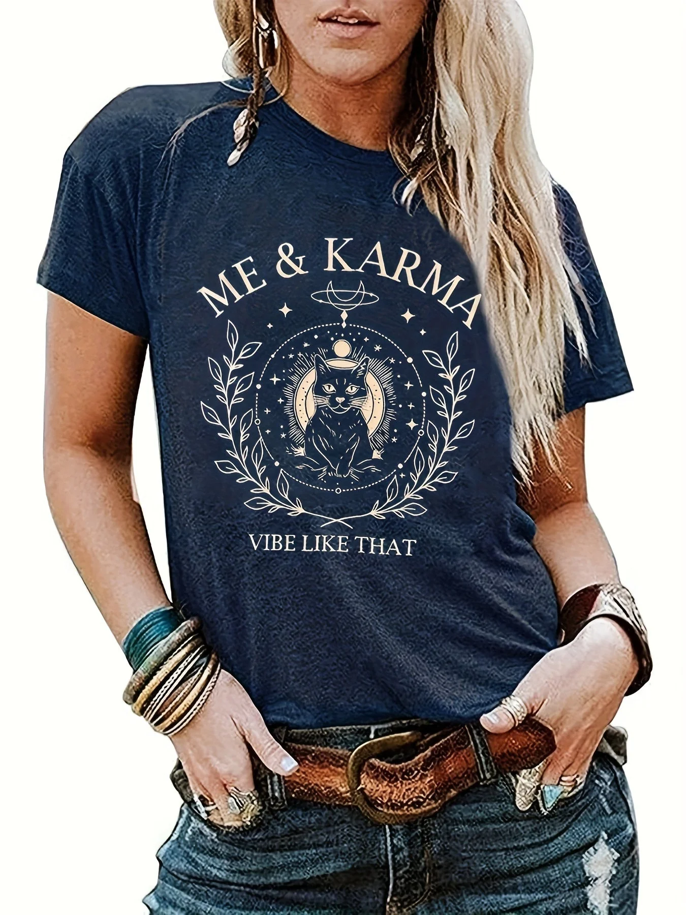 T-shirt femme style vintage imprimé chat mystique "Me & Karma" – idéal pour esprit libre et look décontracté - Image 2
