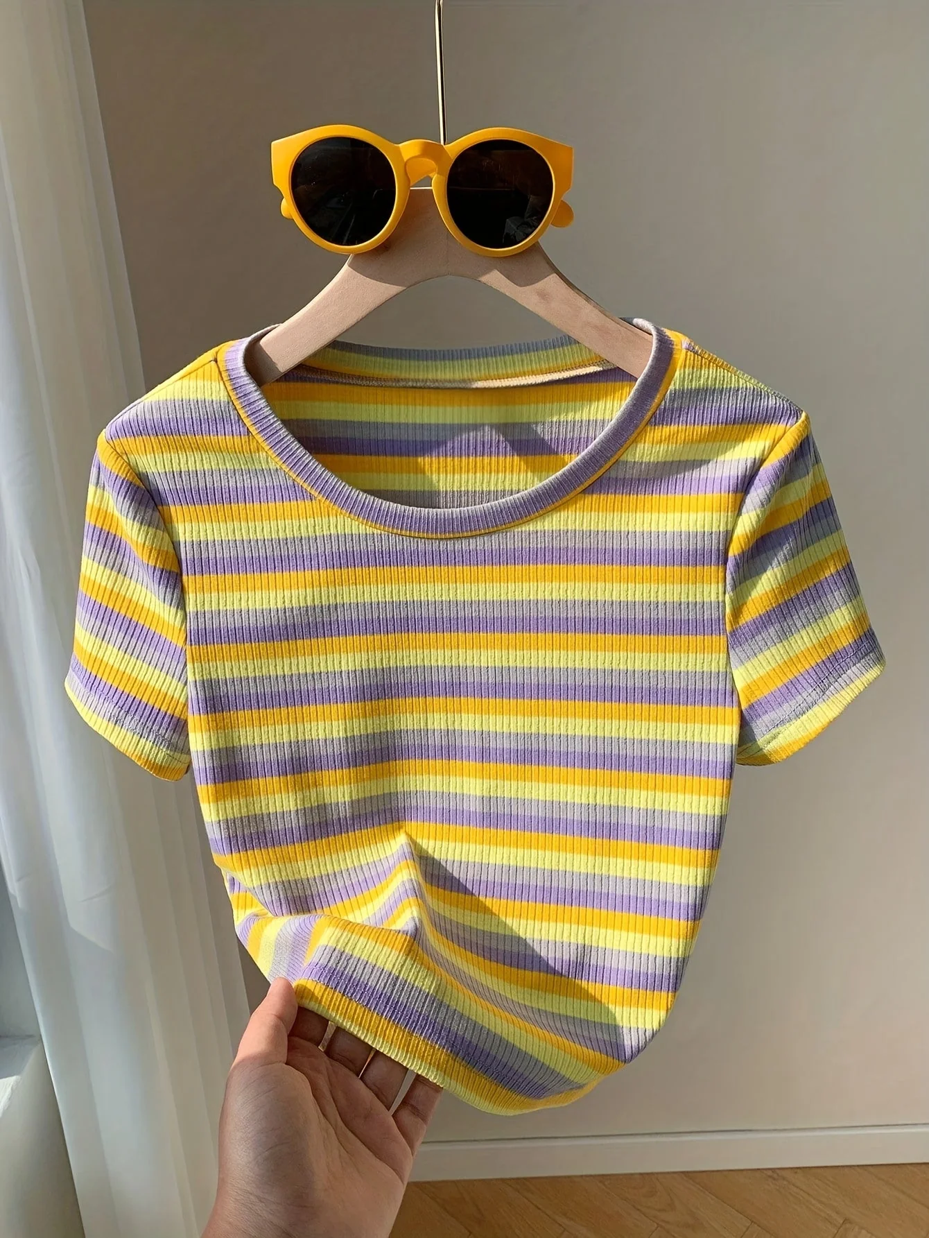 T-shirt rayé à manches courtes pour femme, style décontracté et tendance, parfait pour l'été - Image 4