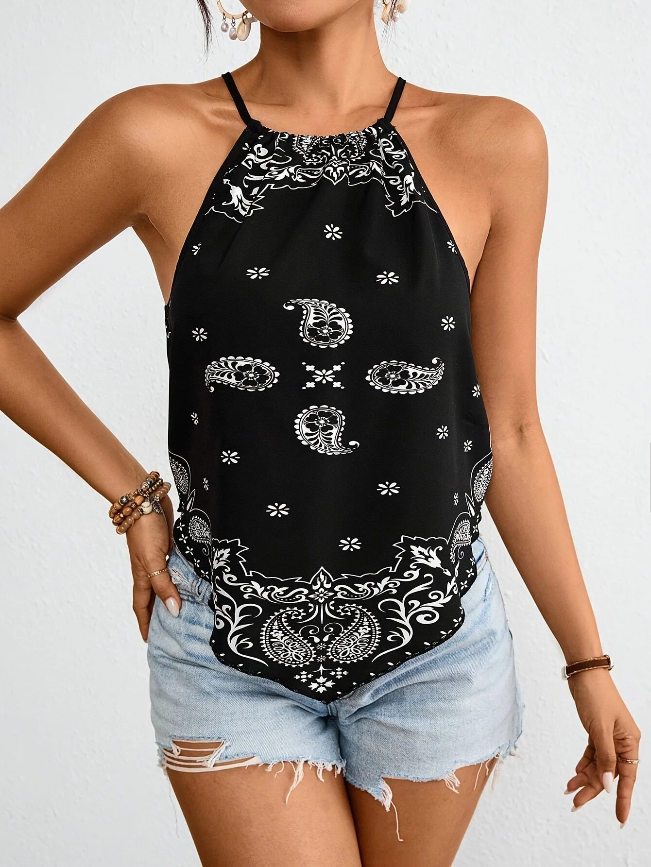 Top à col halter style bandana femme, imprimé paisley bohème, idéal été et vacances - Image 2
