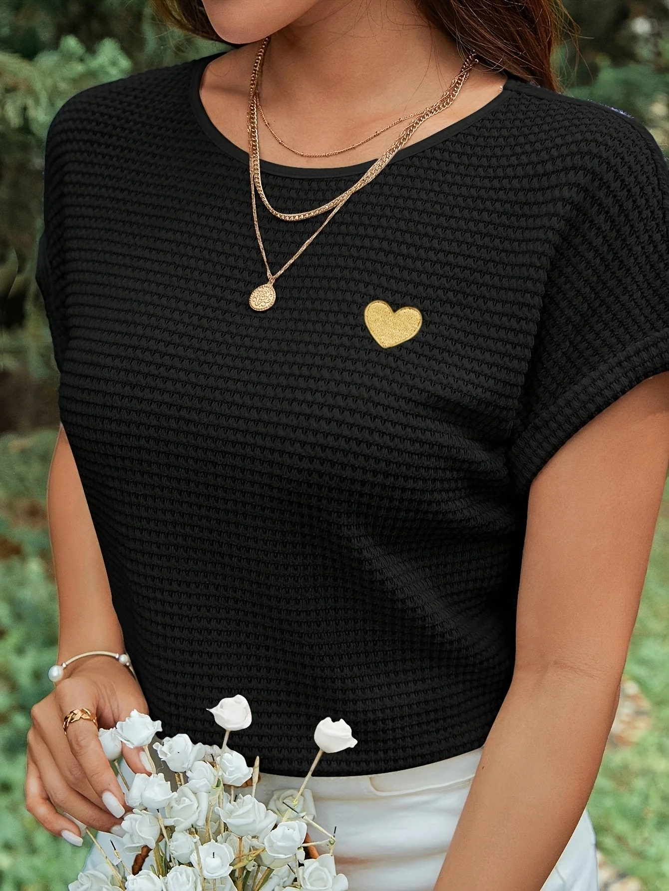 Top femme style élégant à motif cœur pour l'été, manches courtes, usage décontracté ou chic - Image 3