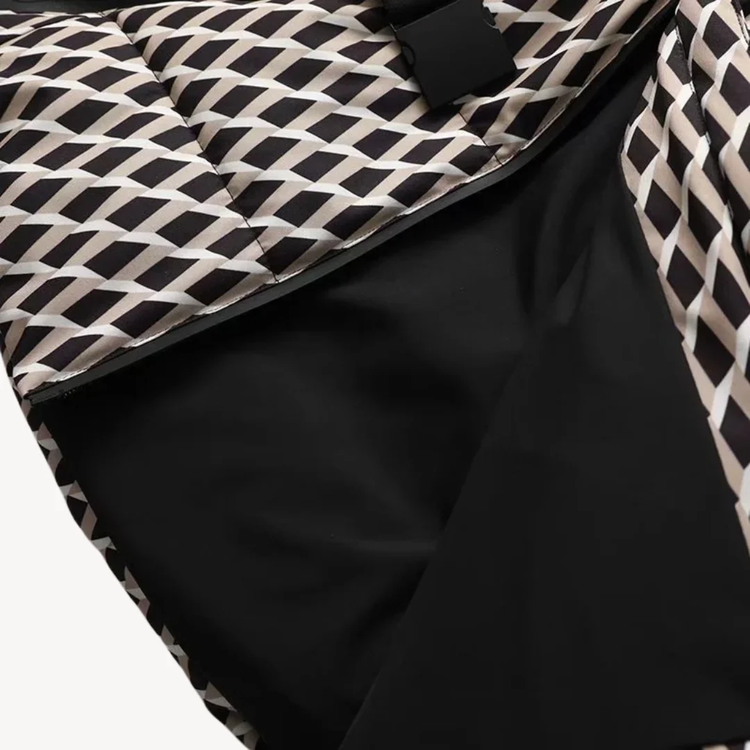 Veste doudoune femme élégante à capuche et ceinture – Style moderne pour l’hiver - Image 3