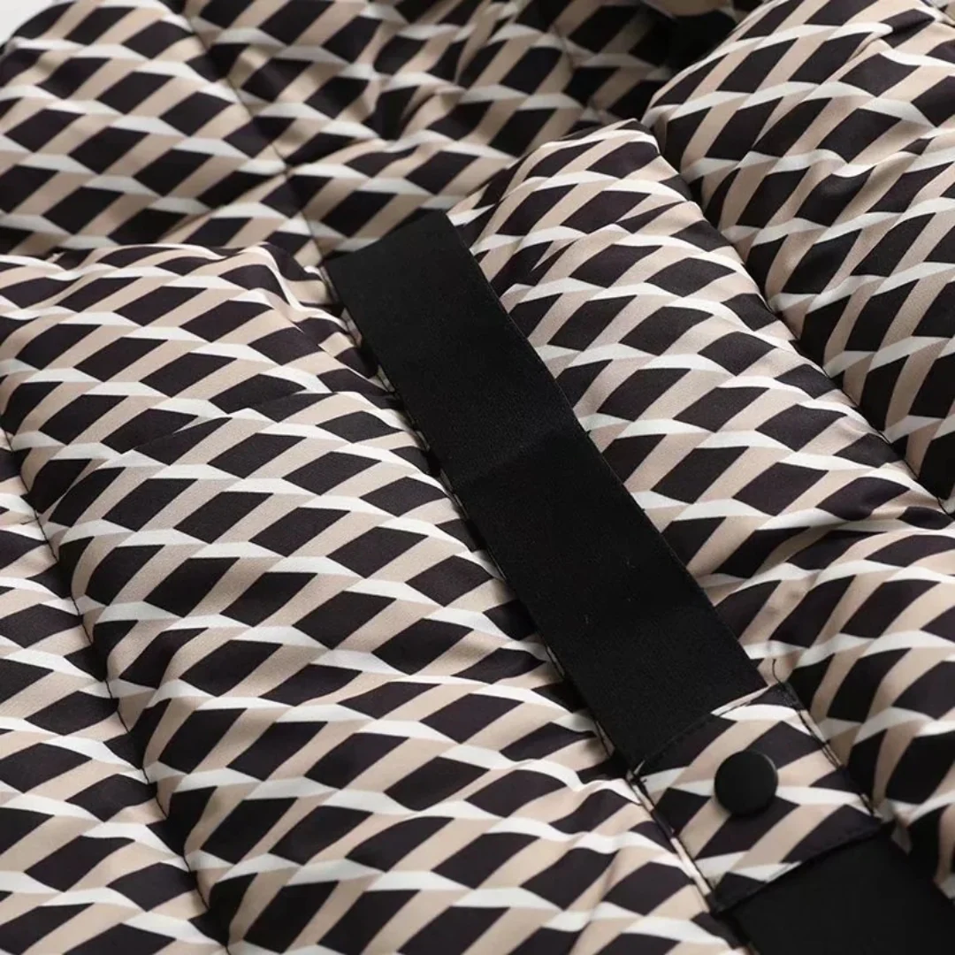 Veste doudoune femme élégante à capuche et ceinture – Style moderne pour l’hiver - Image 4